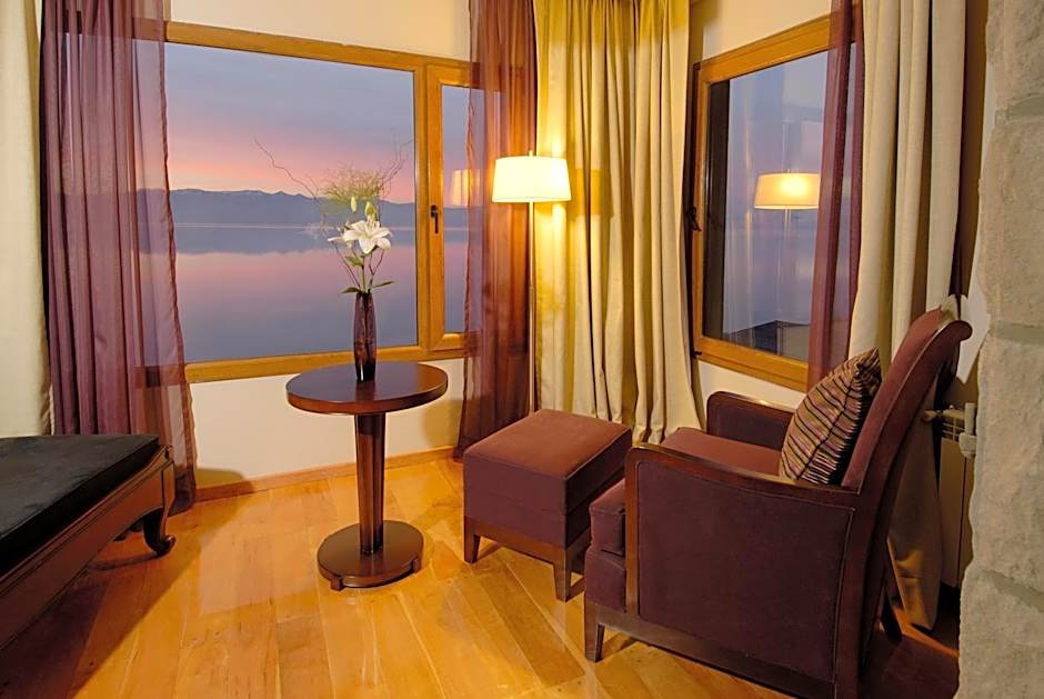 Alma Del Lago Suites & Spa