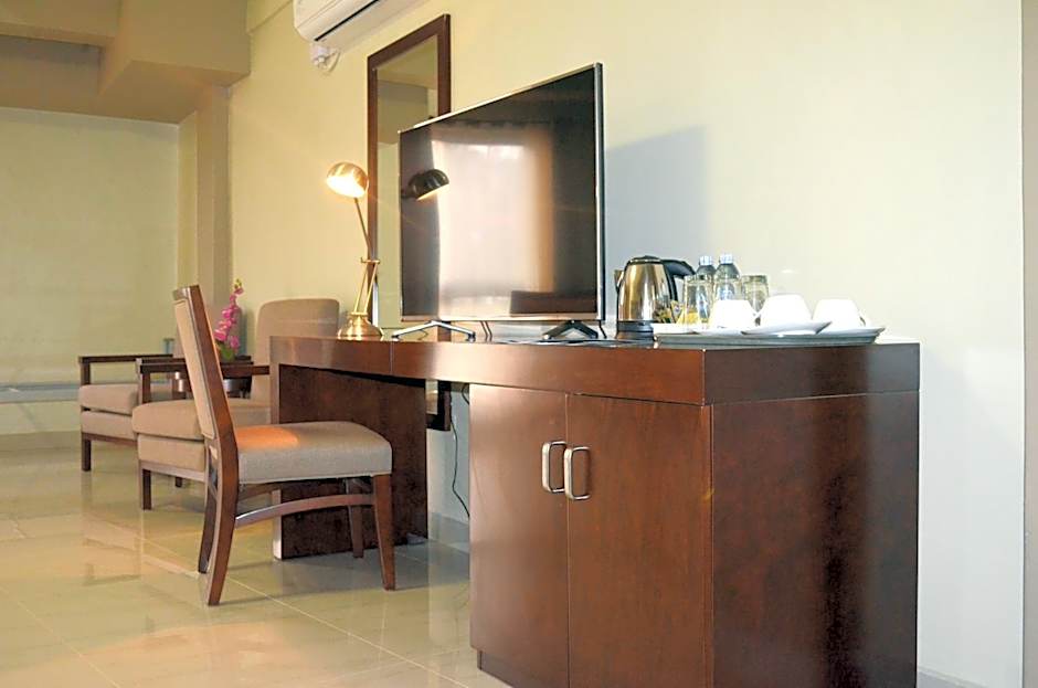 Hillside Plaza Hotel