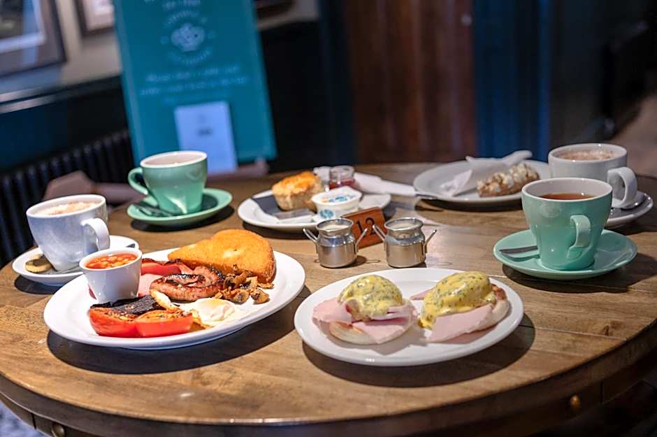 Crown and Cushion Appleby