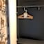 Selemo B&B - Business and leisure - guestroom with private entrance - ensuite bathroom - free parking