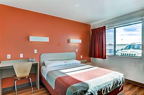 1 Queen Bed | Non-Smoking, Micfridge