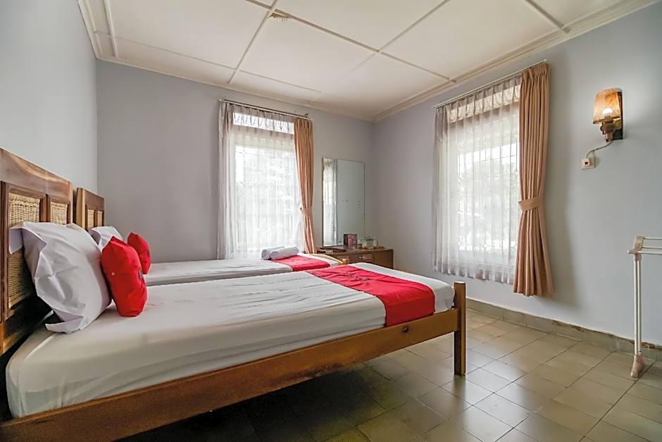 RedDoorz near Jam Gadang Syariah Bukit Tinggi