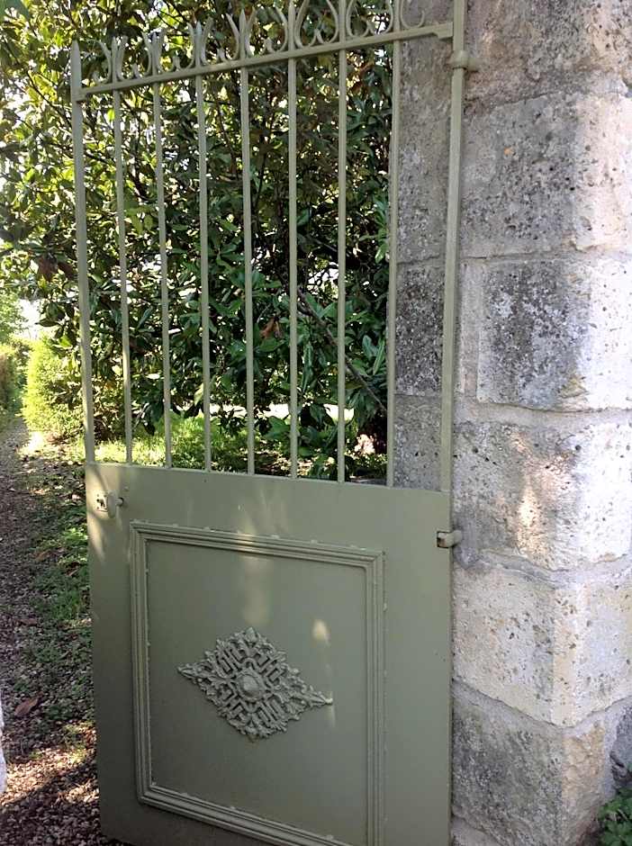 Domaine Charente Glamping Familyroom Le Jardin with external toilet & shower house & outdoor kitchen