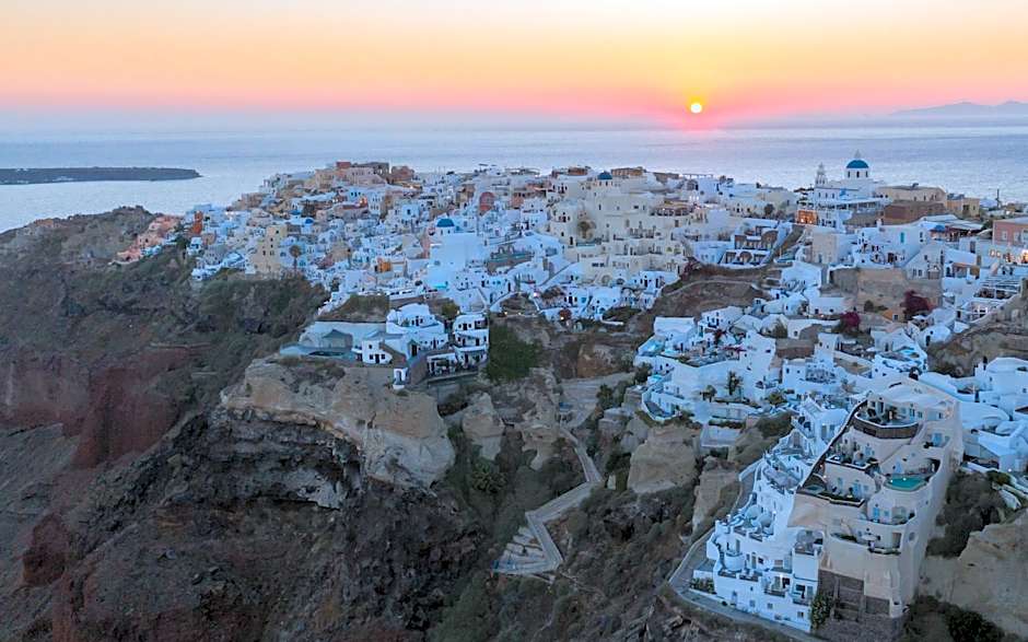 Pezoules of Oia