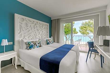 Double Room with Frontal Sea View and Balcony