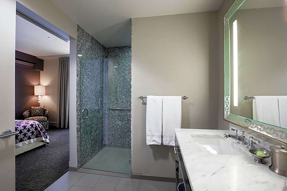 Ambassador Hotel Kansas City, Autograph Collection by Marriott