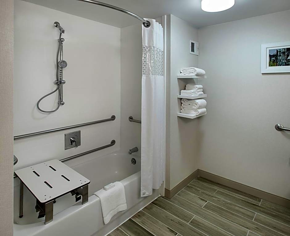 Hampton Inn By Hilton Boston-Logan Airport