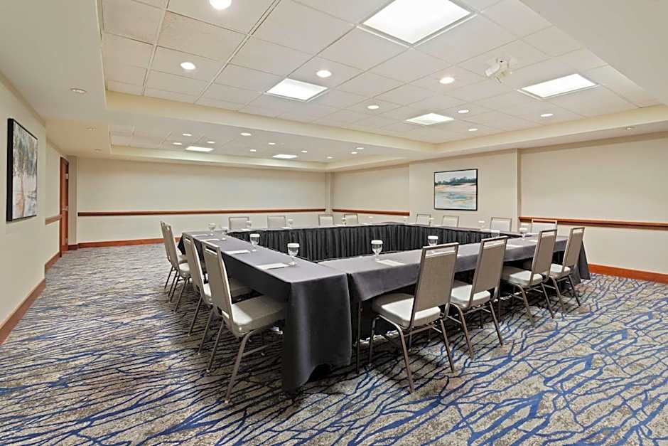 Embassy Suites By Hilton Hotel Tampa-USF/Near Busch Gardens