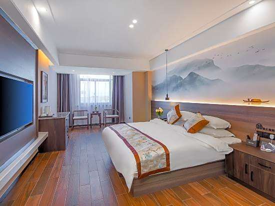 Binhai Station Hotel