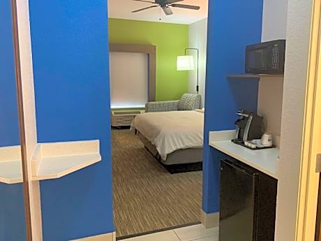 Standard King Room - Communications Accessible