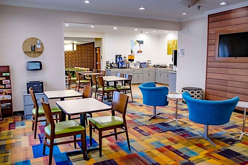 AmericInn by Wyndham Minot