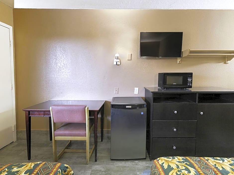 OYO Hotel Lake Charles Hwy 10
