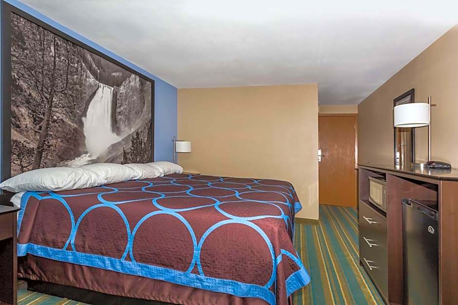 Super 8 by Wyndham Douglas