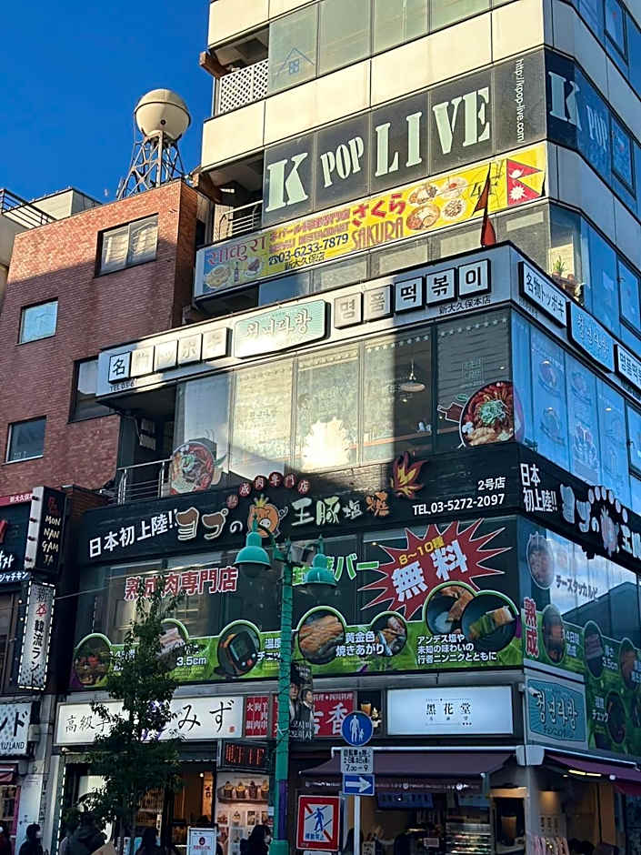 Shinokubo guest house , near shinjuku 100 square meters, 4 bedrooms, 1 living room 1kitchen 2toilet 1bathroom washmachine
