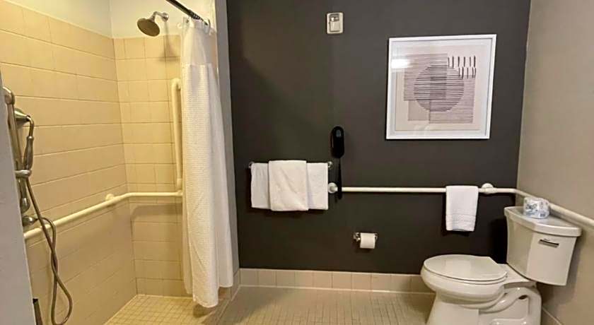 Courtyard by Marriott Long Beach Airport