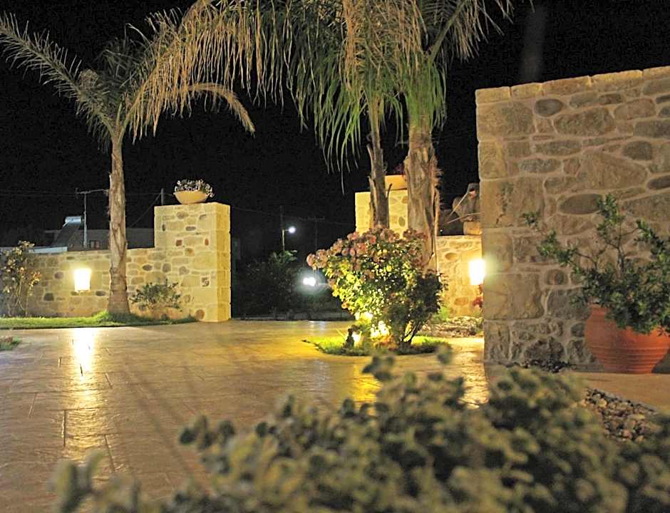 Arodamos Studios & Apts