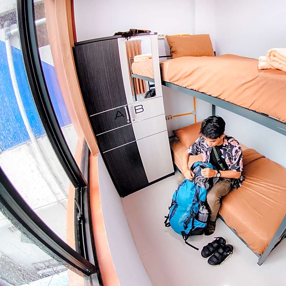 AUR KUNING HOSTEL SYARIAH Bukittinggi