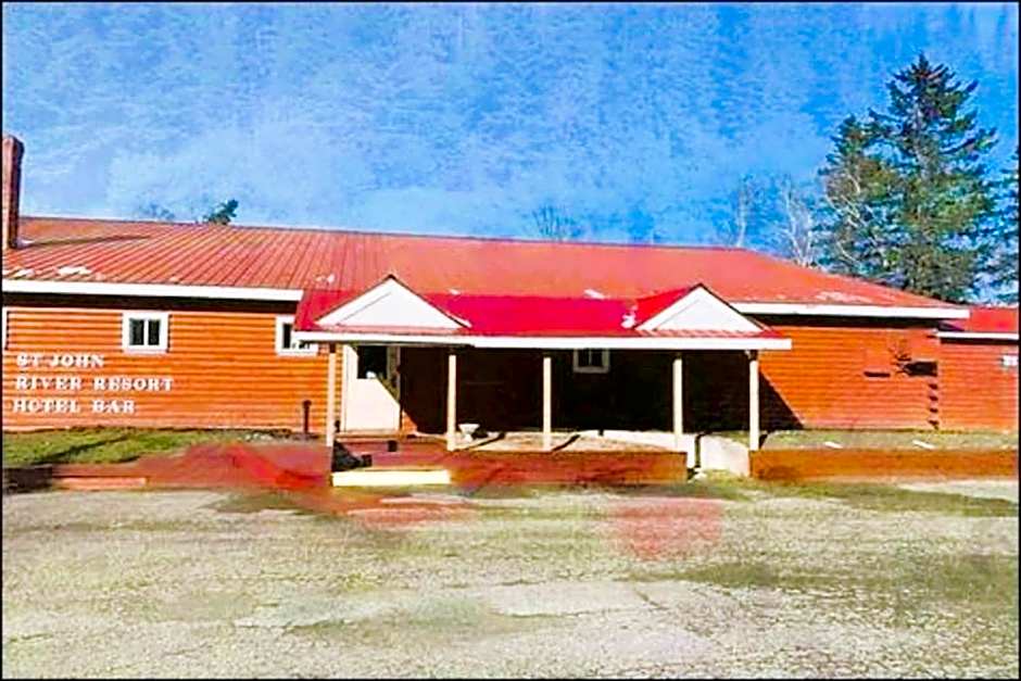 Love Hotels St John River by OYO at Fort Kent ME