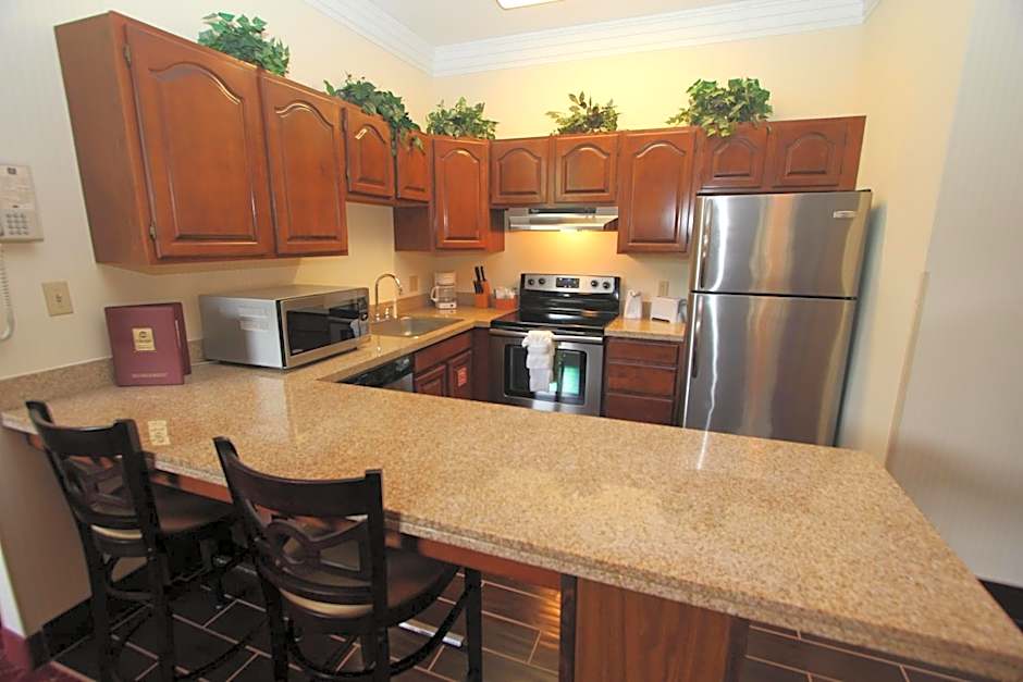 Black Bear Inn & Suites