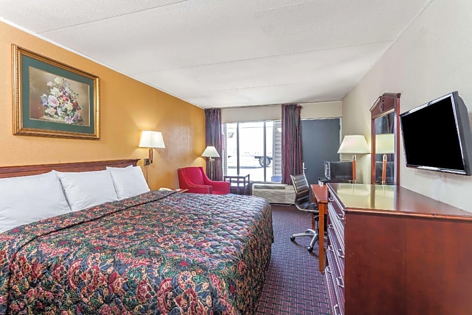 Days Inn by Wyndham Seymour