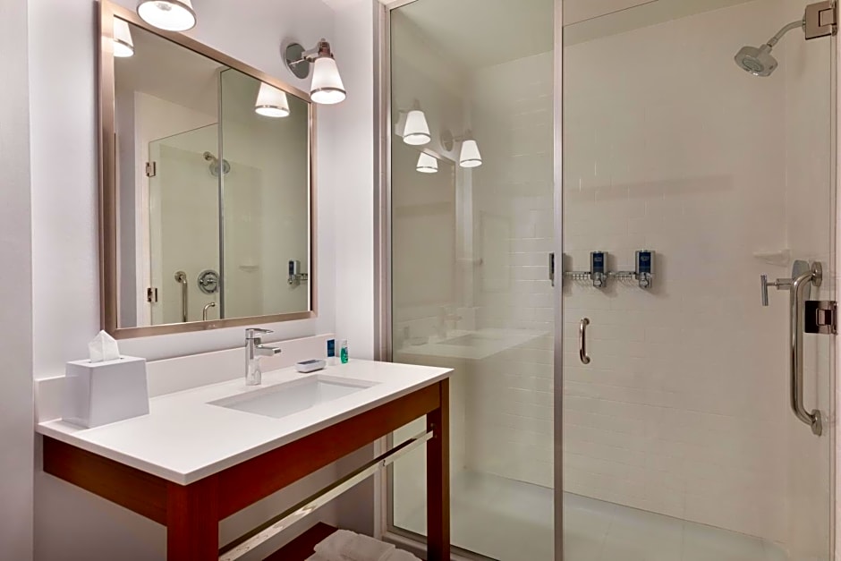 Four Points by Sheraton Fargo Medical Center