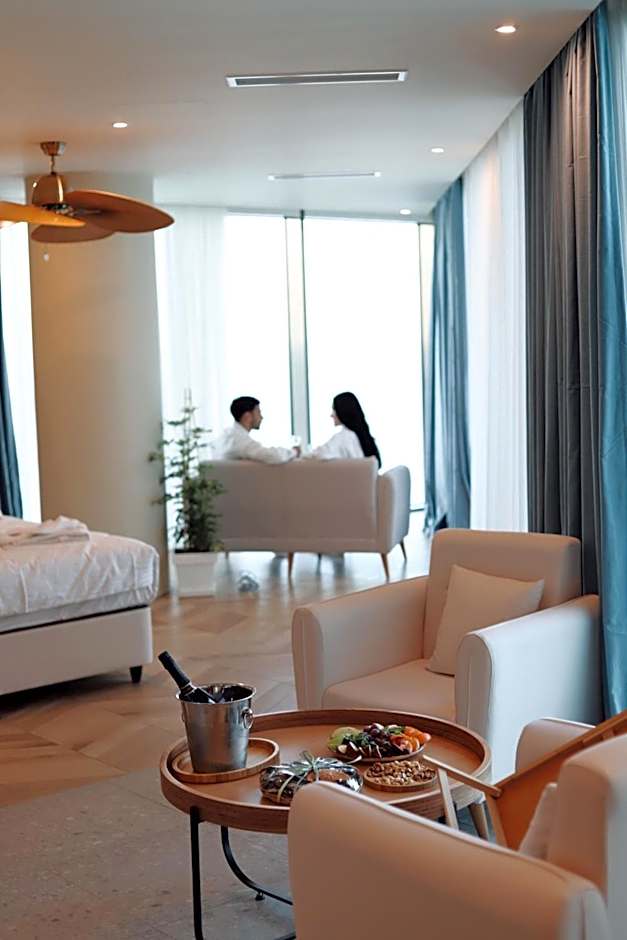 MiraMar Luxury Residences