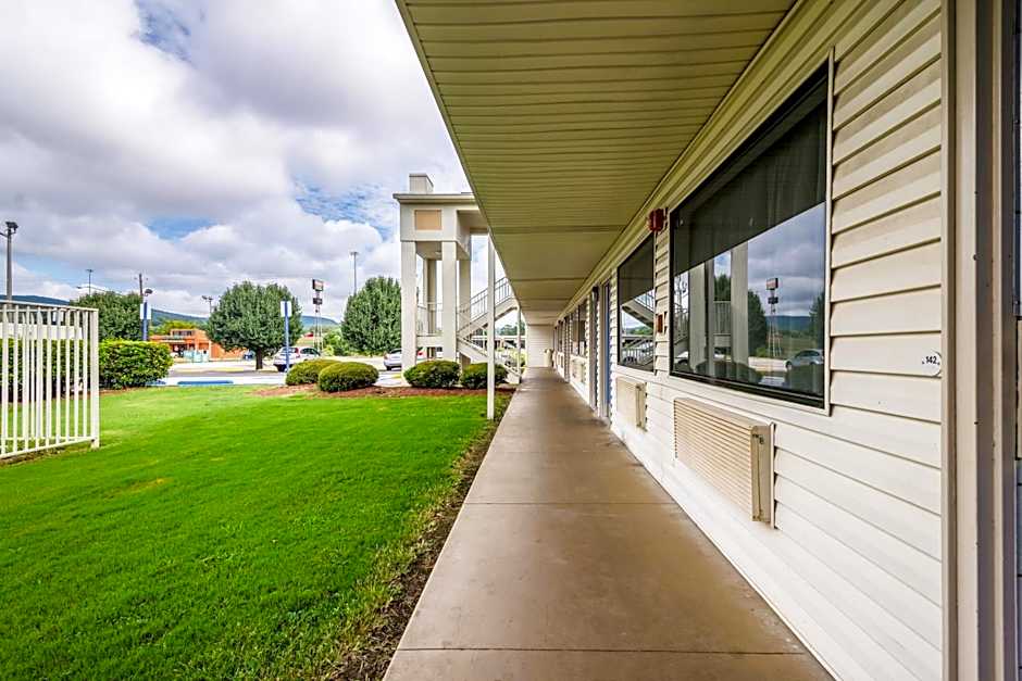 Motel 6-Anniston, AL