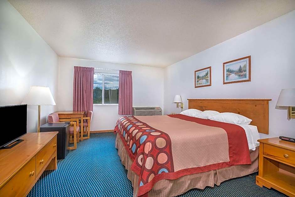Photo 1 of 9 of Deluxe 1 King Bed
