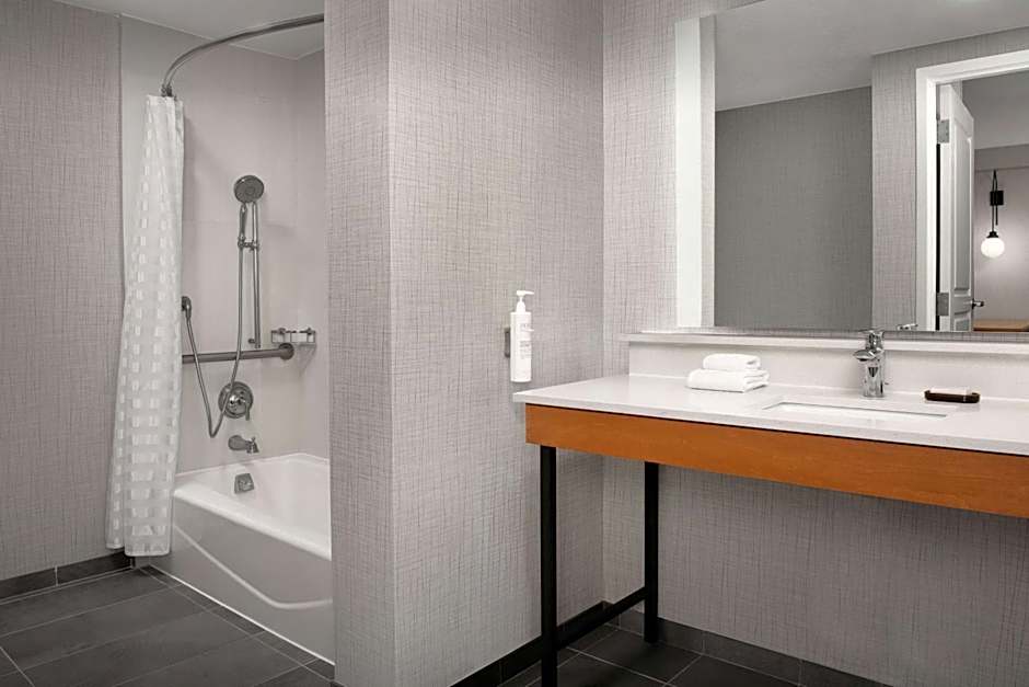 Embassy Suites By Hilton Hotel La Quinta, Ca