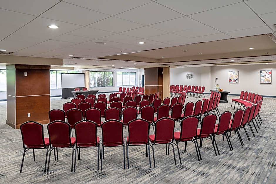 Four Points By Sheraton Victoria Gateway