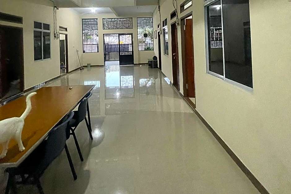 OYO 93769 Setia Budi Guest House 2