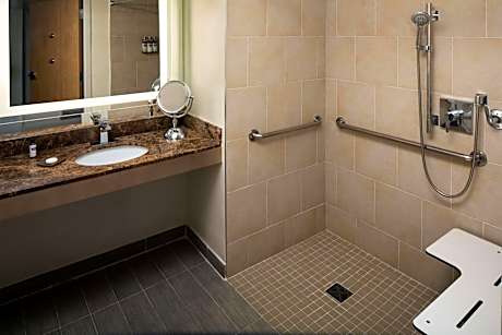 Queen Room with Two Queen Beds and Accessible Shower - Disability Access