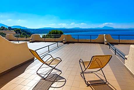 Double or twin sea view with balcony