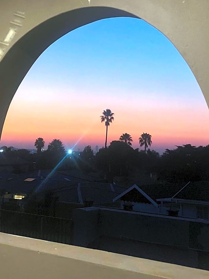 8 on Acacia Guesthouse