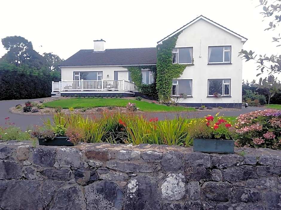 The Waterfront House Country Home