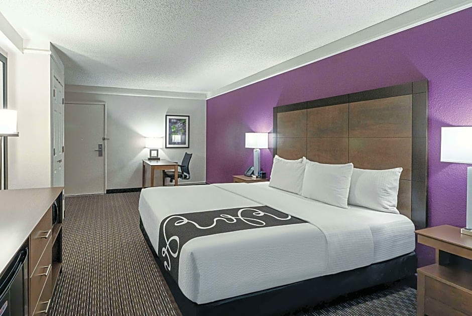 Photo 1 of 1 of 2 Queen Beds, Hearing/Mobility Accessible, Grab Bars, Bathtub