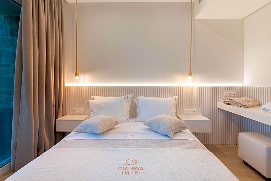 Gialova Hills 8 - Luxury Apartments with Pool