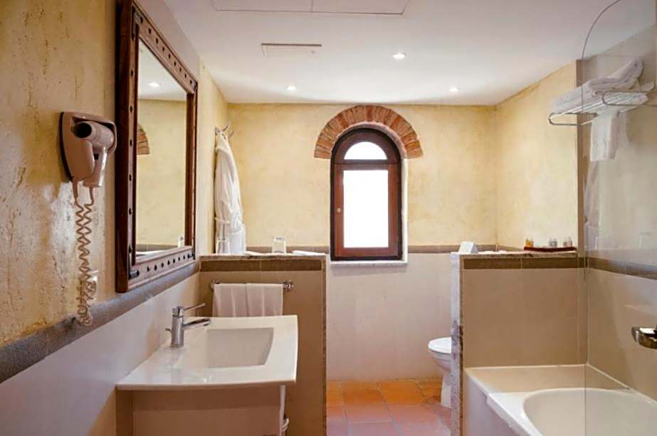 La Figuerola Hotel & Restaurant