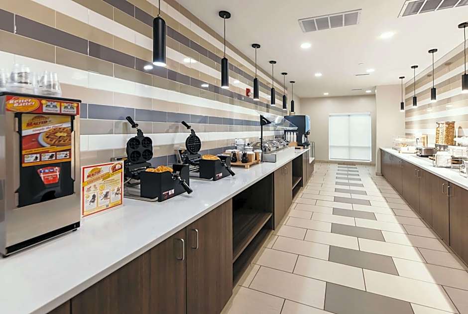 La Quinta Inn & Suites by Wyndham Ankeny IA - Des Moines IA