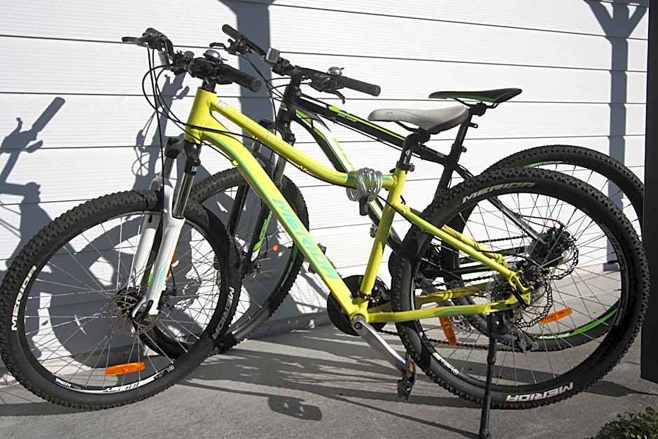 Lockwood Manor Motel