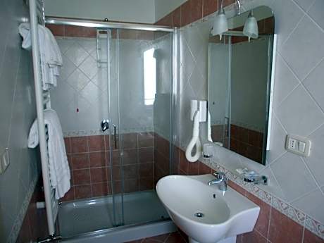 Deluxe Double Room with Side Sea View