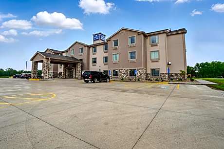 Cobblestone Hotel & Suites - Russells Point at Indian Lake