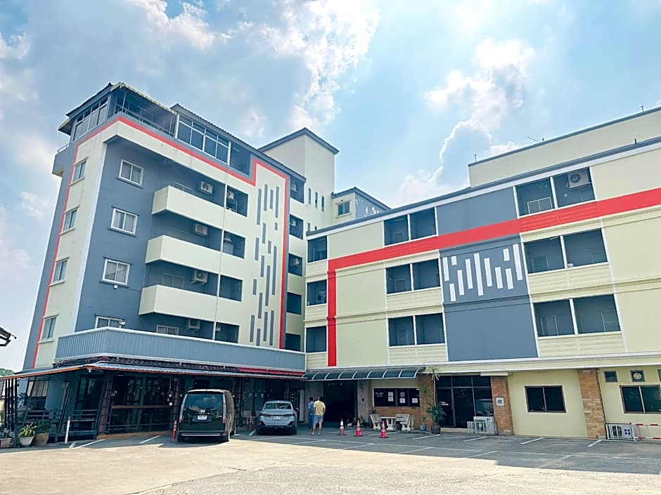 Pakchong Town Hotel