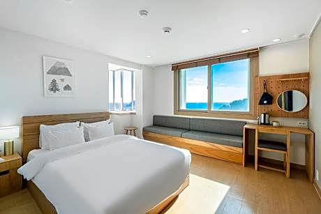 Deluxe Double Room with Side Sea View
