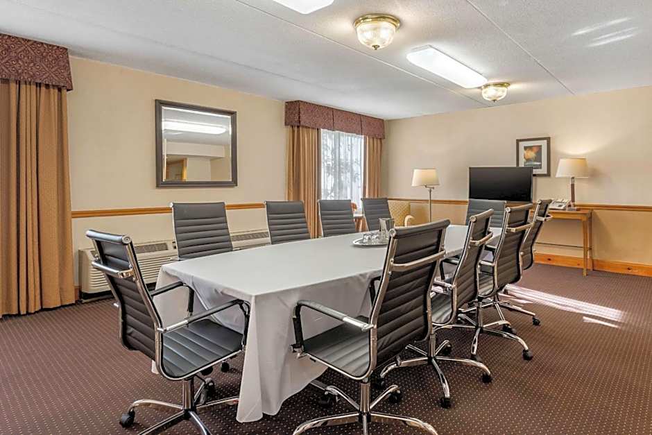 Clarion Hotel Conference Center on Lake Erie