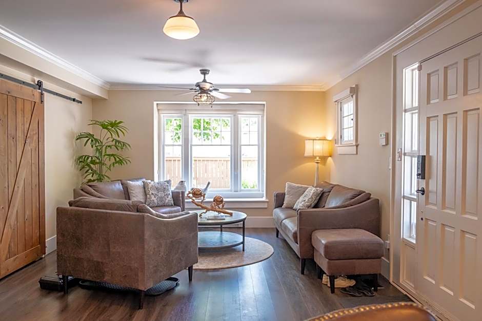 Kelowna Bed & Breakfast - CHATHAM HOUSE