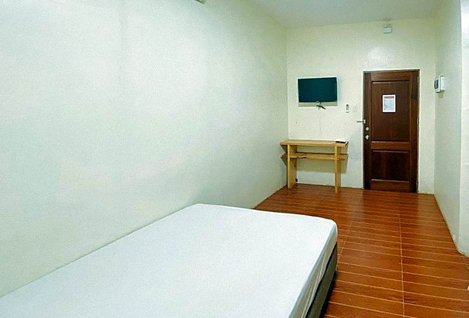 RedDoorz @ 4ks Pension House Bogo City Cebu