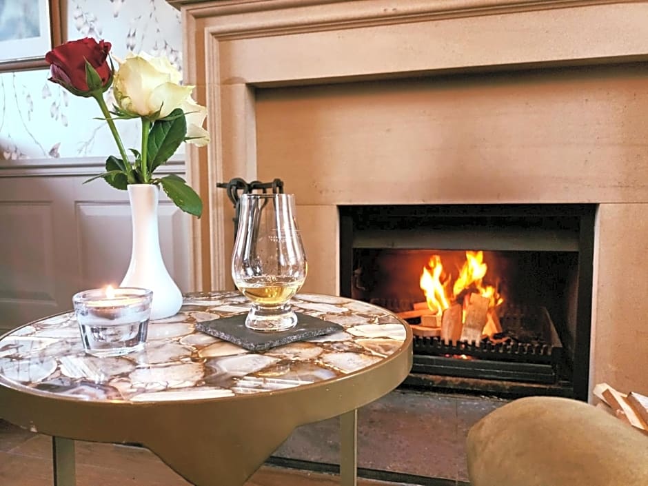 Monkstadt 1745 Restaurant with Rooms