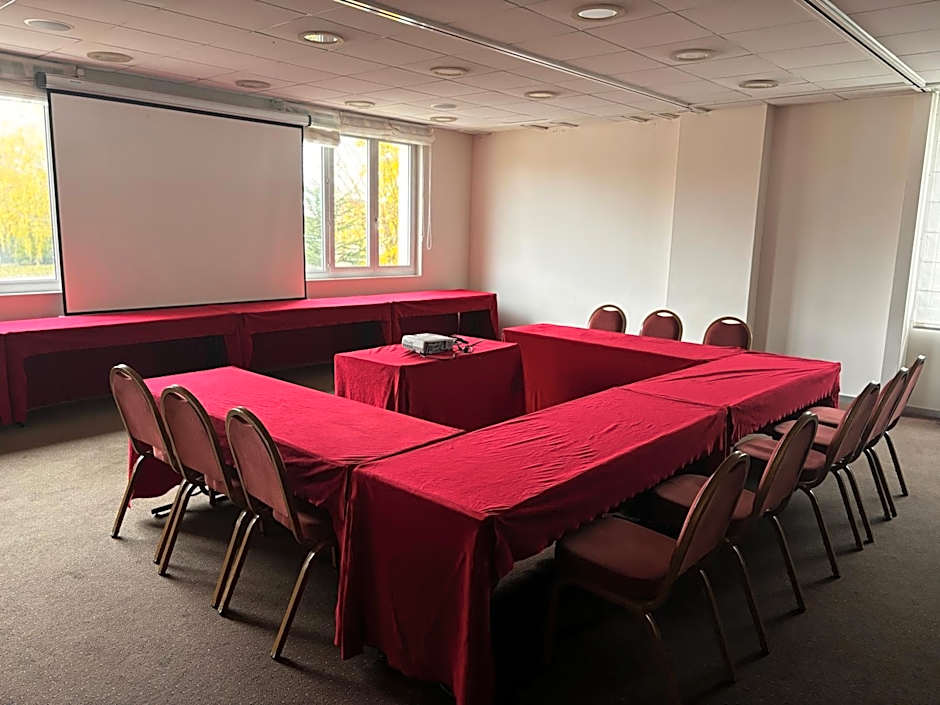 LOGIS Hotel l'Escargotière Dijon Sud - Chenove