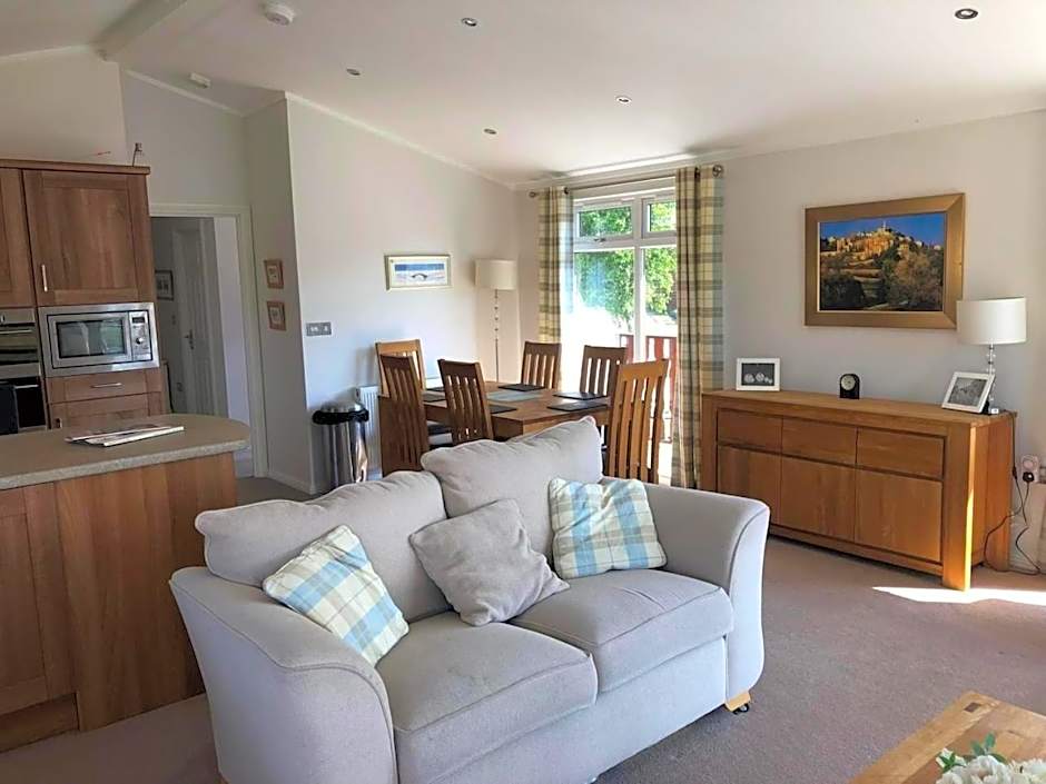 Gressingham 9 - South Lakes Leisure Village - lodge on the lake